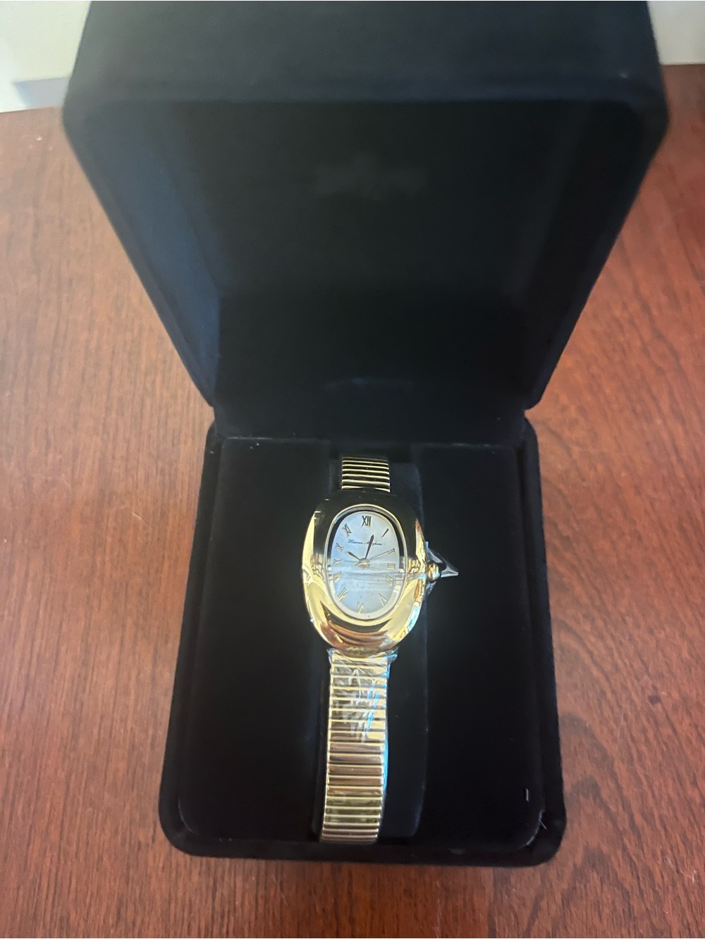 Classic Gold Women's Bracelet Watch with White Dial